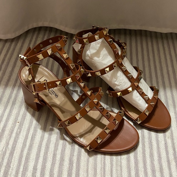 Size 34–US 4/4.5 Valentino Garavani Rockstud Ankle Strap Sandals 60MM Brown - Picture 3 of 14
